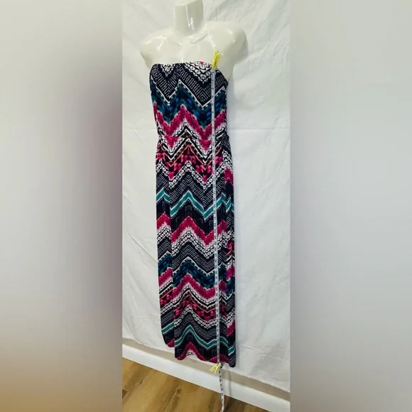 Chevron Strapless Dress in Multicolor - Picture 5 of 10